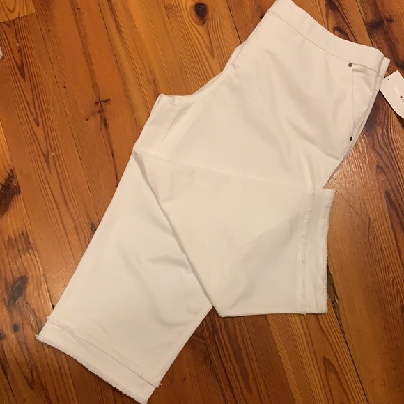 20. Intro The Fit Rose Fringe Capri in White - Picture 5 of 15